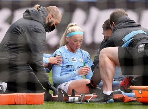 Manchester City dealt blow as Chloe Kelly suffers ACL injury